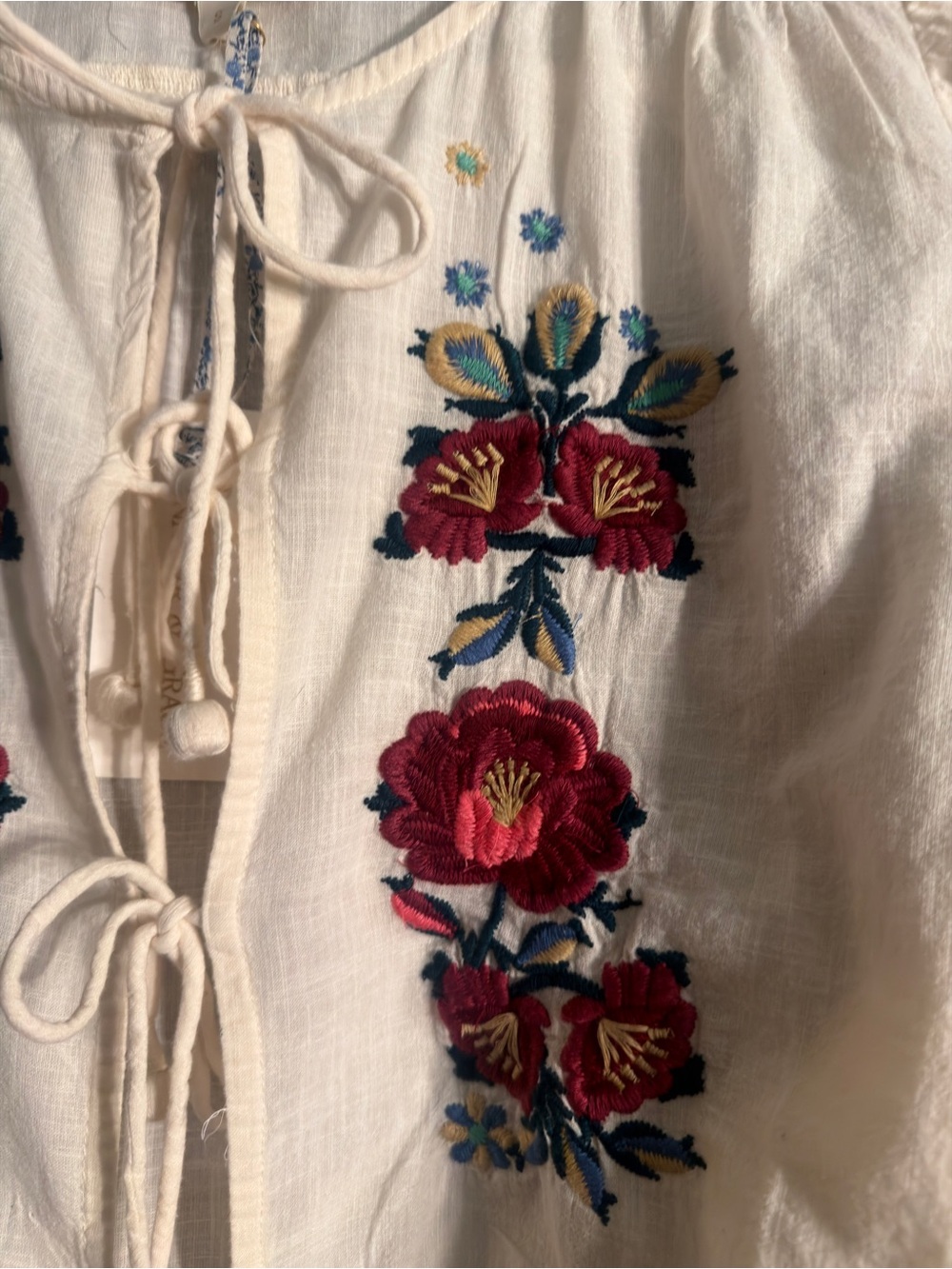Embroidered Ivory Floral Tie-Front Top NWT - Picture 2 of 4